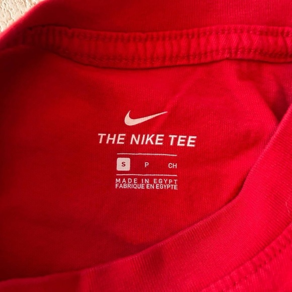 Football scene Nike Red T-Shirt - Size Y Small, Like New Condition - Picture 3 of 5